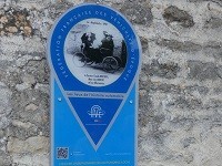 Plaque FFVE à Villefagnan pour La Naphtolette (voiture du Dr Brothier 1898)