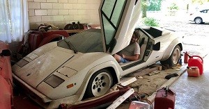 Il trouve une Lamborghini abandonnée dans le garage de sa grand-mère