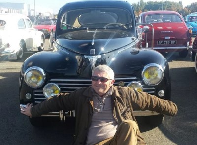 Philippe, 59 ans, roule depuis 40 ans avec la Peugeot 203 qu’on lui a offerte pour le bac