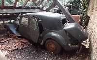 Une impressionnante collection de voitures découverte dans un manoir abandonné en France