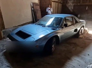 Une vieille sportive d'AC Cars a été découverte dans un manoir !