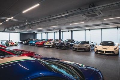 Ferrari, Pagani, Bugatti... Le garage hors norme d'un collectionneur bientôt vendu aux enchères