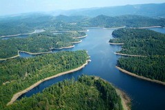 LAC DE PIERRE PERCÉE