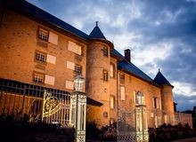 CHATEAU DES COMTES DE CHALLES